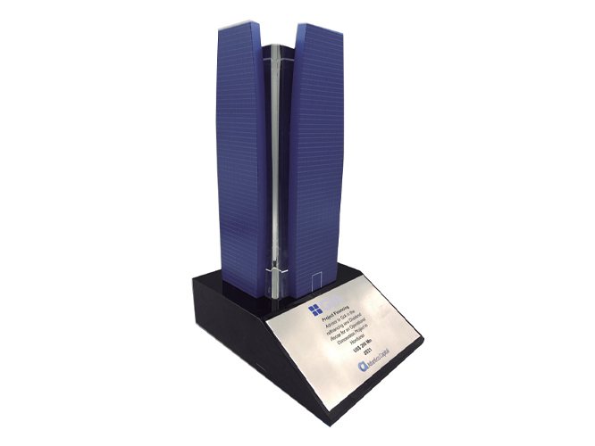 Deal toy real estate latinamerica lucite jail building replica